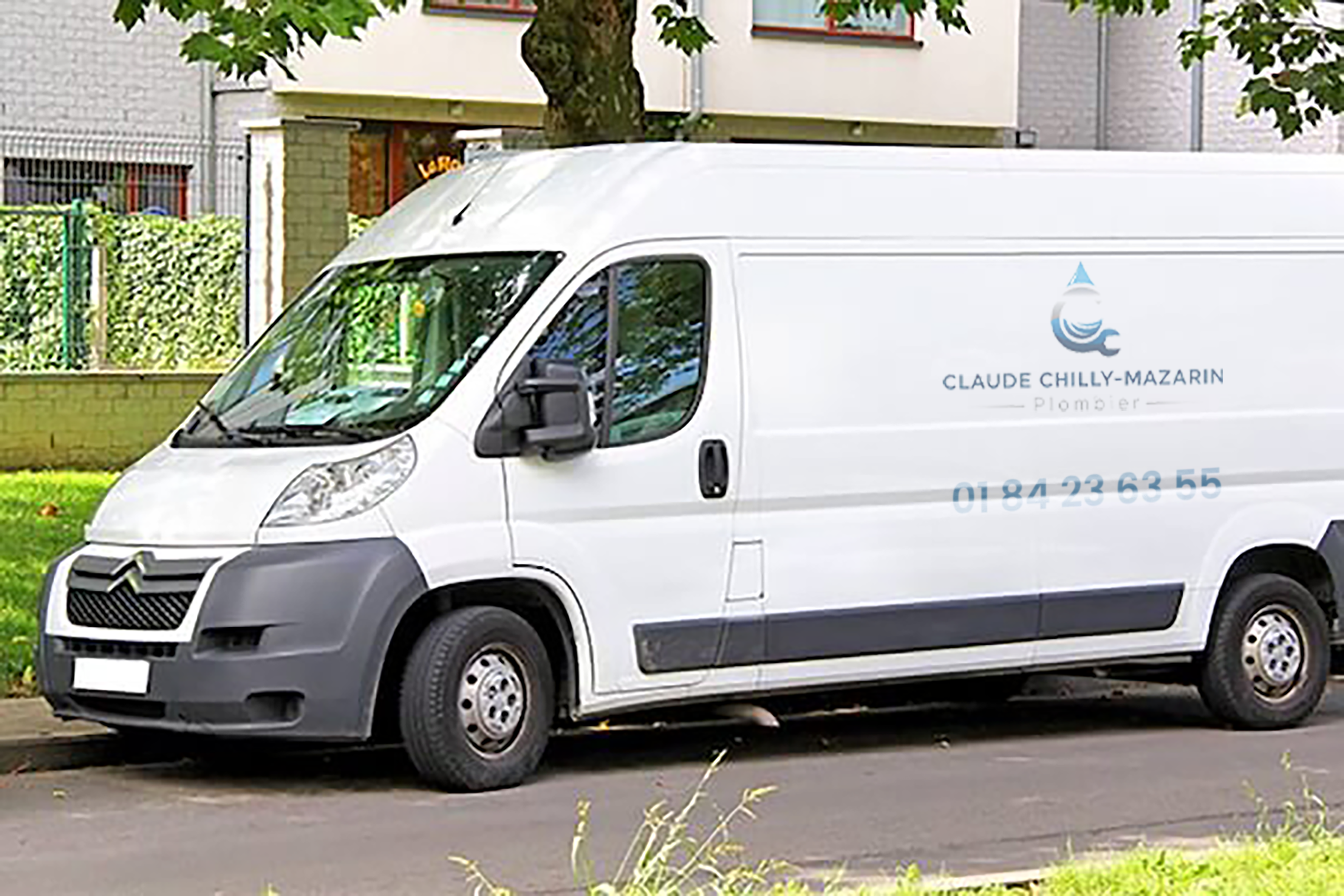 Camionnette d'intervention plomberie urgence Claude Chilly-Mazarin Essonne